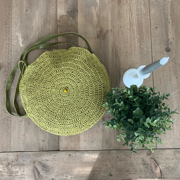 Natural green raffia paper circle  bag. - Picture 4 of 7